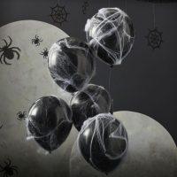 Mustat ilmapallot 5 kpl + seittiä ja hämähäkkejä